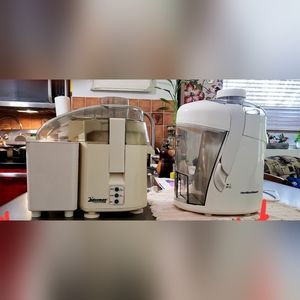 Two Juice Extractor